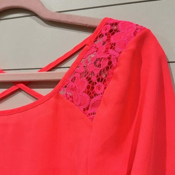 Gorgeous top with bell flowy sleeves and lace detailing. Size medium. Pit 18.5” - Picture 2 of 4